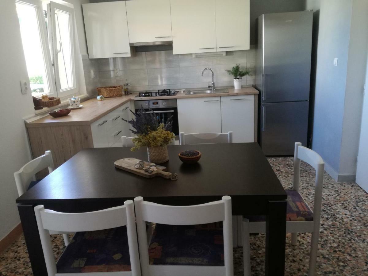 Apartment Ileana Traù Esterno foto